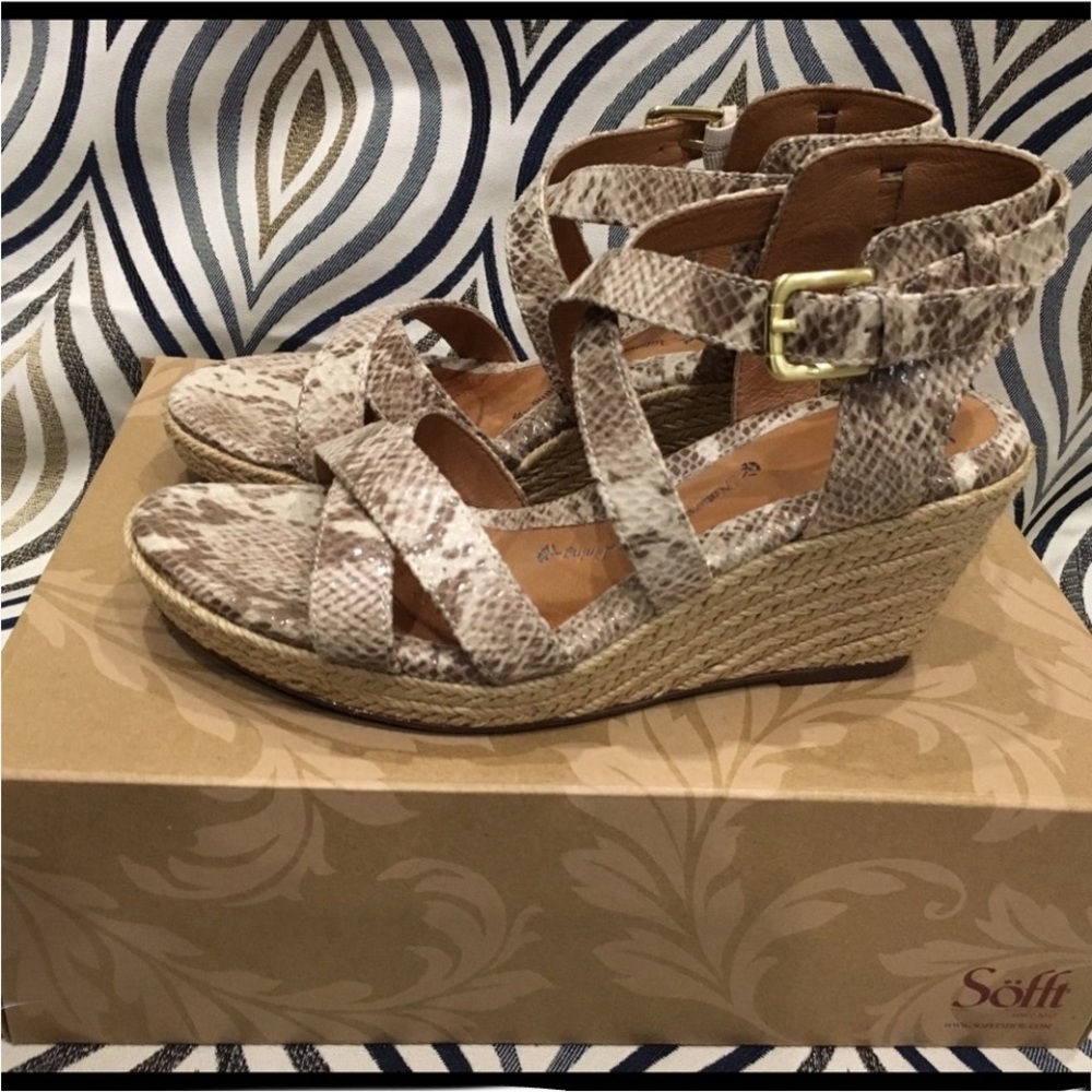 Women's Tan Wedge Sandals